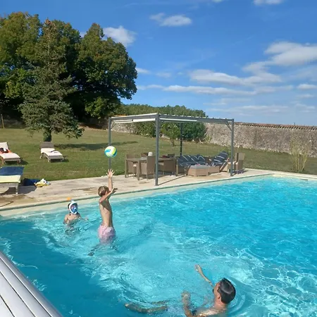 Chateau De Brie Bed & Breakfast